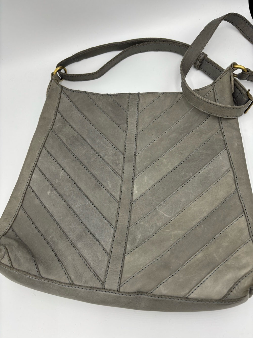 🩶Chevron-Panel Leather Crossbody Shoulder Bag in Grey
